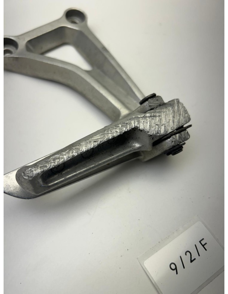 Platine de repose pied arrière droit HONDA CB650F 2014 - 2018