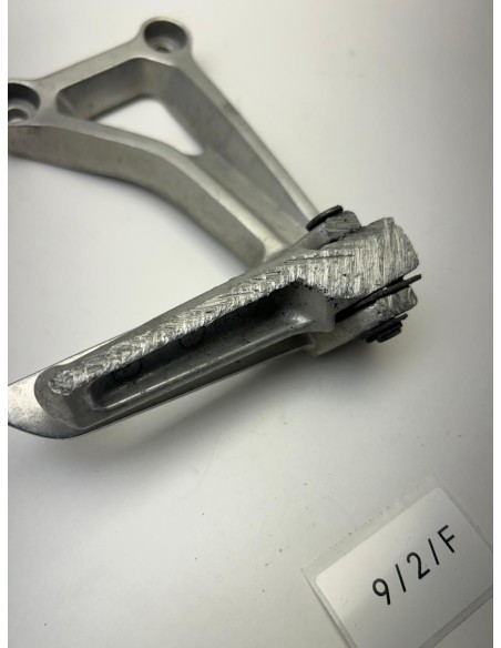 Platine de repose pied arrière droit HONDA CB650F 2014 - 2018