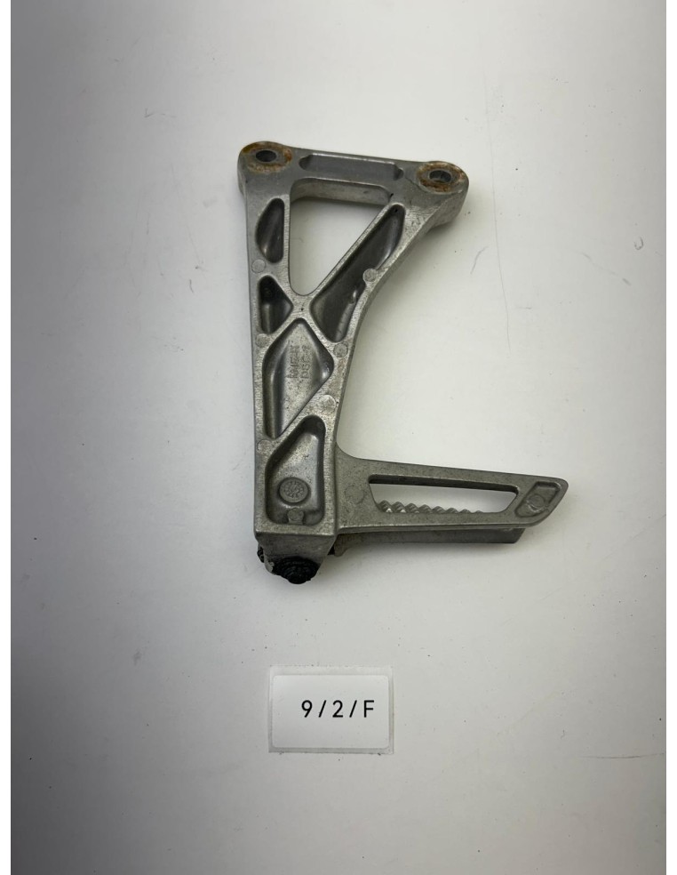 Platine de repose pied arrière droit HONDA CB650F 2014 - 2018