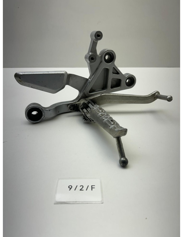 Platine de repose pied avant droit avec pédale de frein YAMAHA MT 125 2015 - 2019