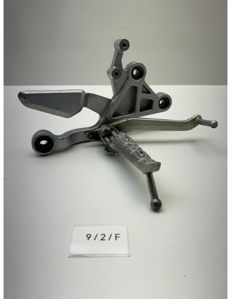 Platine de repose pied avant droit avec pédale de frein YAMAHA MT 125 2015 - 2019