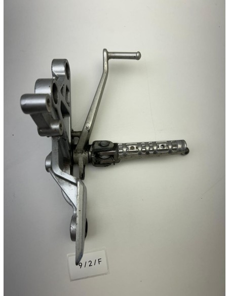Platine de repose pied avant droit avec pédale de frein YAMAHA MT 125 2015 - 2019