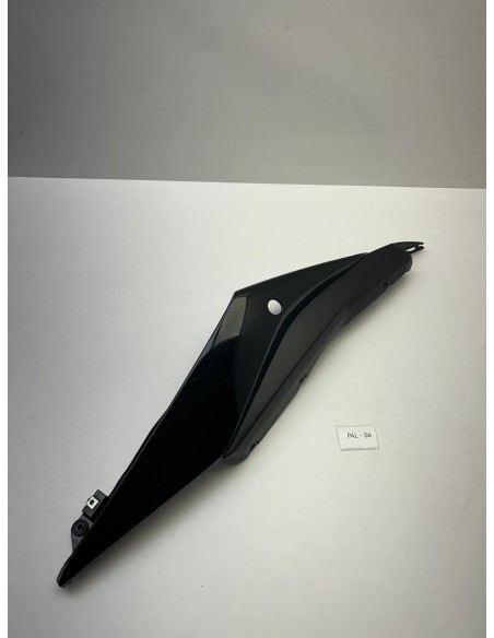 Carénage arrière gauche origine YAMAHA MT 03 2023 - 2024
