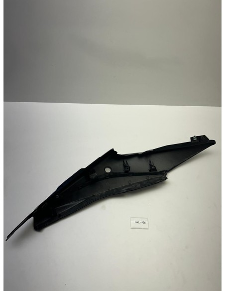 Carénage arrière gauche origine YAMAHA MT 03 2023 - 2024