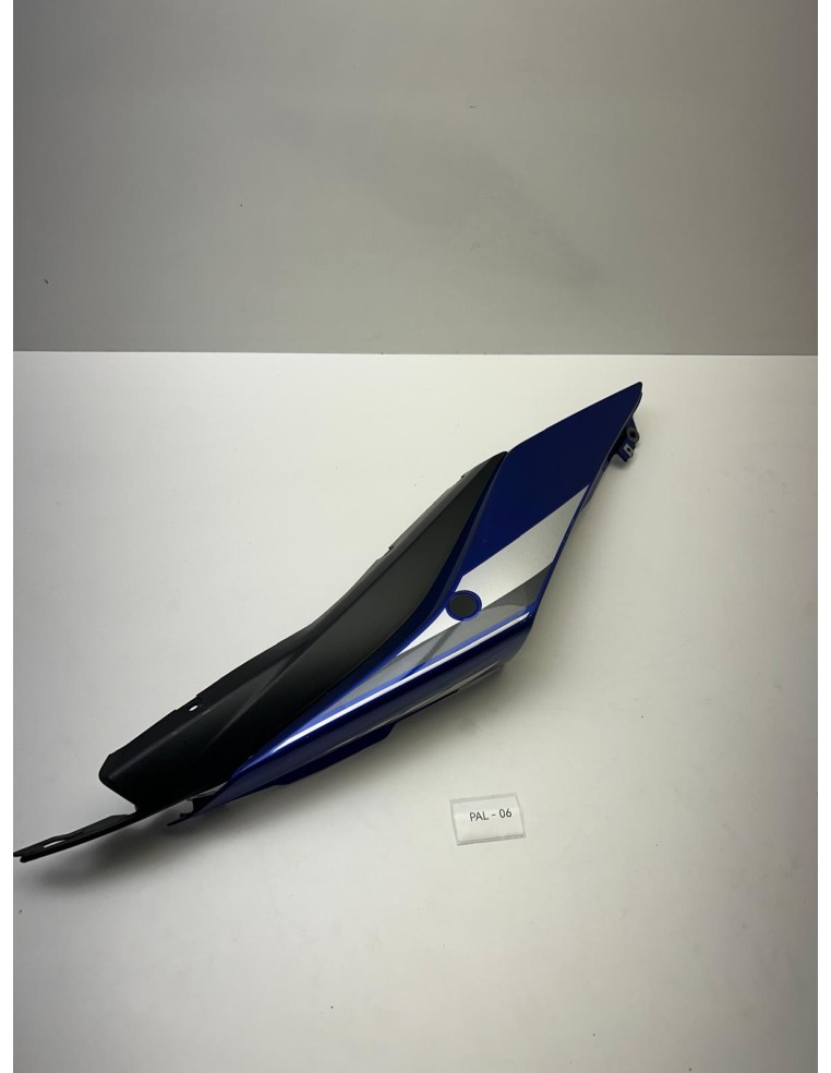 Carénage arrière gauche origine YAMAHA MT 03 2023 - 2024
