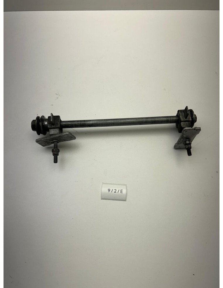 Axe de roue arrière HONDA HORNET 600 2002 - 2005 42301MBZG00