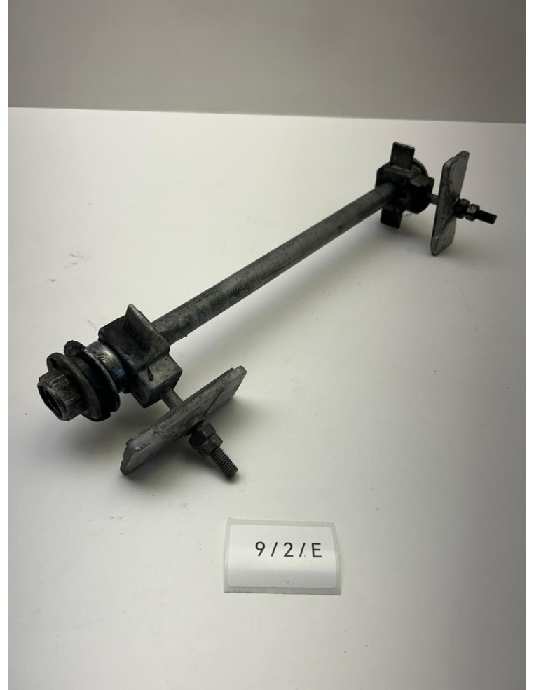 Axe de roue arrière HONDA HORNET 600 2002 - 2005 42301MBZG00