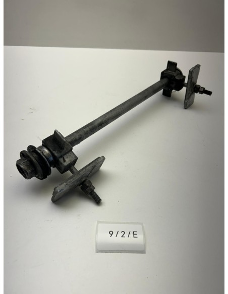 Axe de roue arrière HONDA HORNET 600 2002 - 2005 42301MBZG00