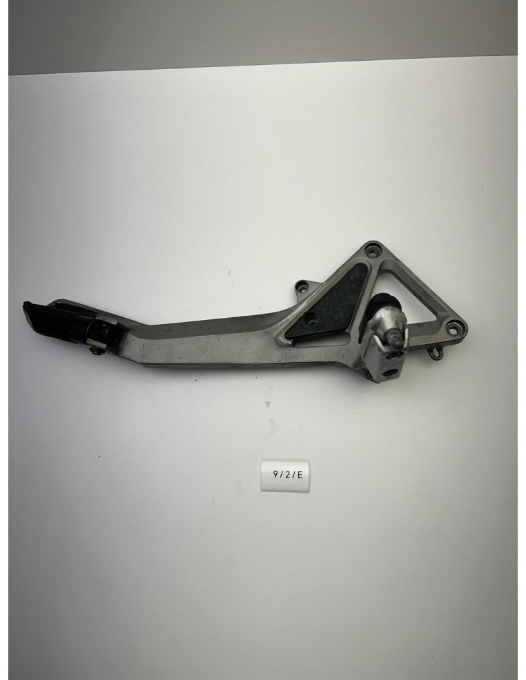 Support platine avec repose pieds droit HONDA HORNET 600 2002 - 2005 50650MBZG00ZB
