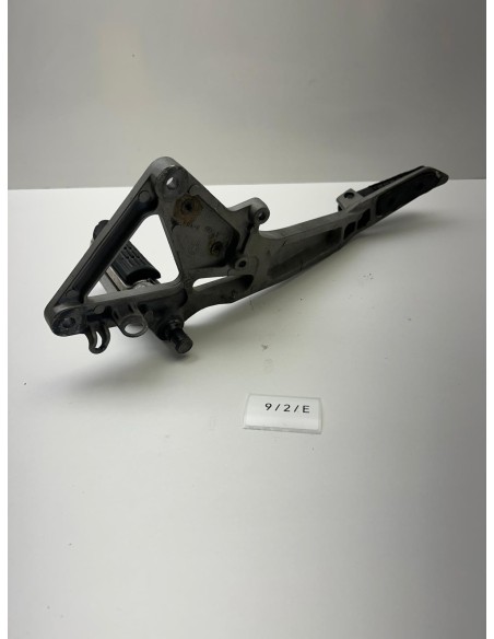 Support platine avec repose pieds droit HONDA HORNET 600 2002 - 2005 50650MBZG00ZB