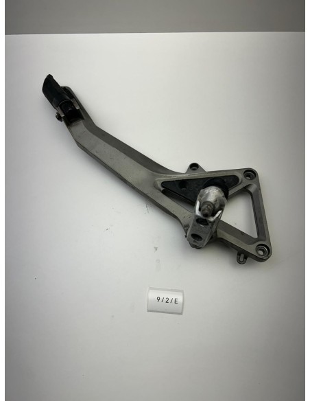 Support platine avec repose pieds droit HONDA HORNET 600 2002 - 2005 50650MBZG00ZB