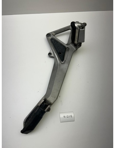 Support platine avec repose pieds droit HONDA HORNET 600 2002 - 2005 50650MBZG00ZB