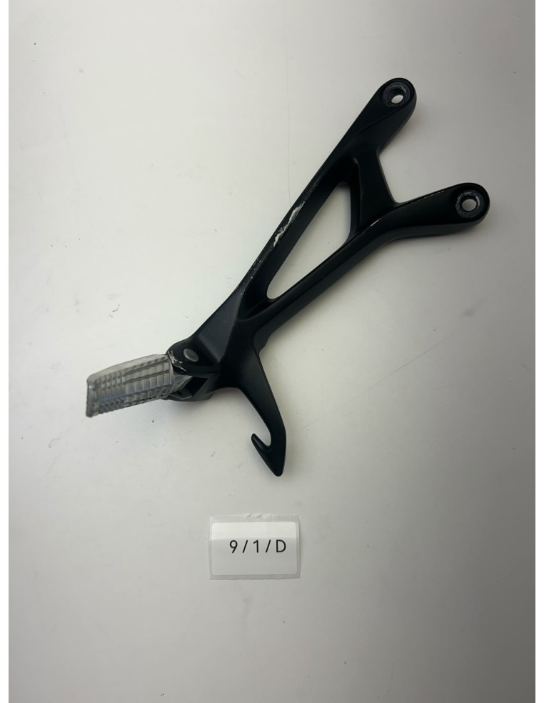 Platine de repose pieds arrière gauche origine SUZUKI GSR 750 2011 - 2016 | Occasion - RALY