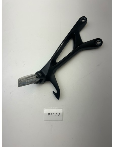 Platine de repose pieds arrière gauche origine SUZUKI GSR 750 2011 - 2016 | Occasion - RALY