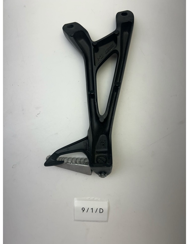 Platine de repose pieds arrière gauche origine SUZUKI GSR 750 2011 - 2016 | Occasion - RALY