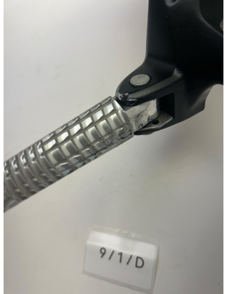 Platine de repose pieds arrière gauche origine SUZUKI GSR 750 2011 - 2016 | Occasion - RALY