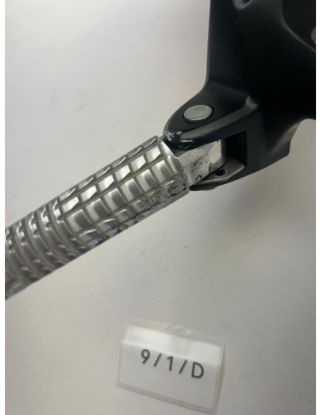 Platine de repose pieds arrière gauche origine SUZUKI GSR 750 2011 - 2016 | Occasion - RALY