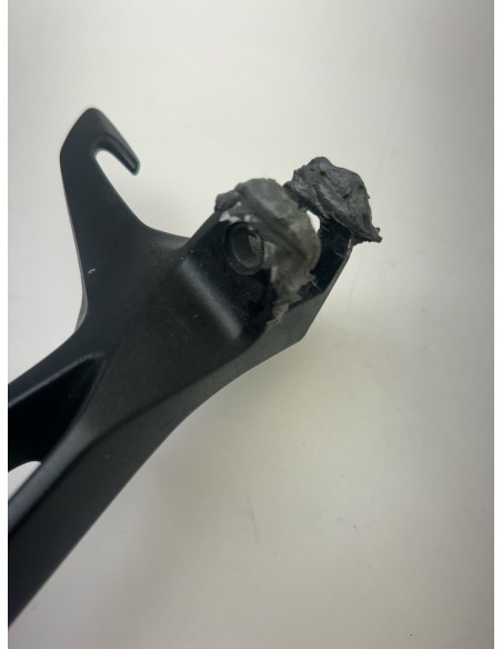 Platine de repose pieds arrière gauche origine SUZUKI GSR 750 2011 - 2016 | Occasion - RALY