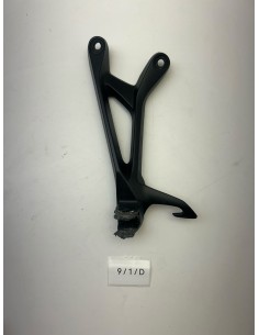 Platine de repose pieds arrière gauche origine SUZUKI GSR 750 2011 - 2016 | Occasion - RALY