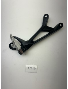 Platine de repose pieds arrière droite origine SUZUKI GSR 750 2011 - 2016 | Occasion - RALY 2