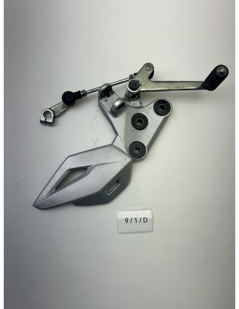 Platine de repose pieds gauche origine avec sélecteur SUZUKI GSR 750 2011 - 2016 | Occasion - RALY