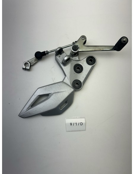 Platine de repose pieds gauche origine avec sélecteur SUZUKI GSR 750 2011 - 2016 | Occasion - RALY