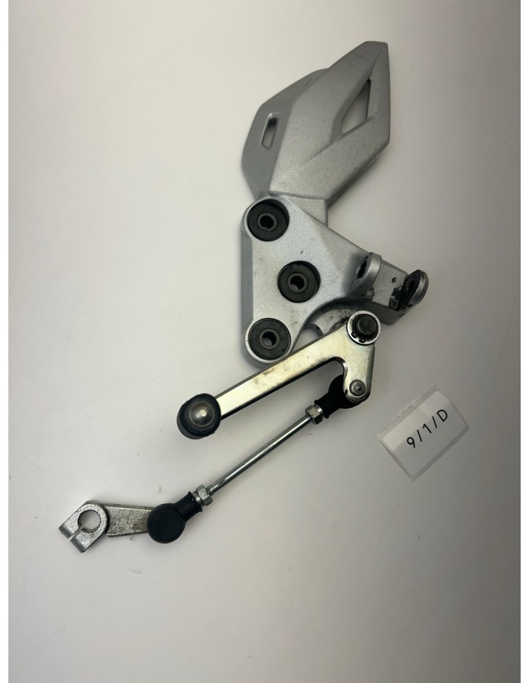 Platine de repose pieds gauche origine avec sélecteur SUZUKI GSR 750 2011 - 2016 | Occasion - RALY