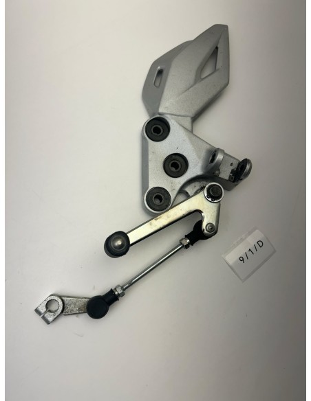 Platine de repose pieds gauche origine avec sélecteur SUZUKI GSR 750 2011 - 2016 | Occasion - RALY