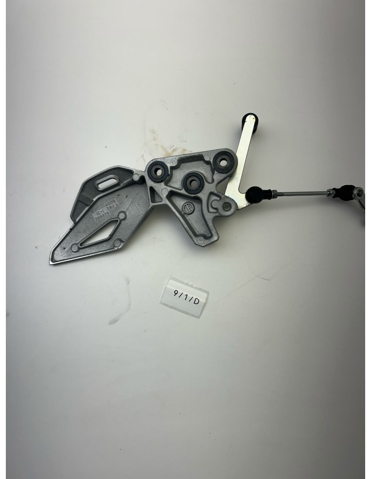 Platine de repose pieds gauche origine avec sélecteur SUZUKI GSR 750 2011 - 2016 | Occasion - RALY