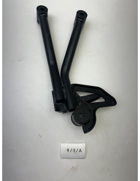 Support platine avec repose pied arrière droit SUZUKI SV 650 2019 - 2025 4381018K00000 | Occasion - RALY