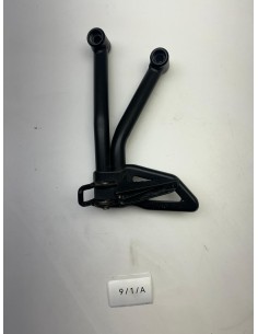 Support platine avec repose pied arrière gauche SUZUKI SV 650 2019 - 2025 4382018K00000 | Occasion - RALY