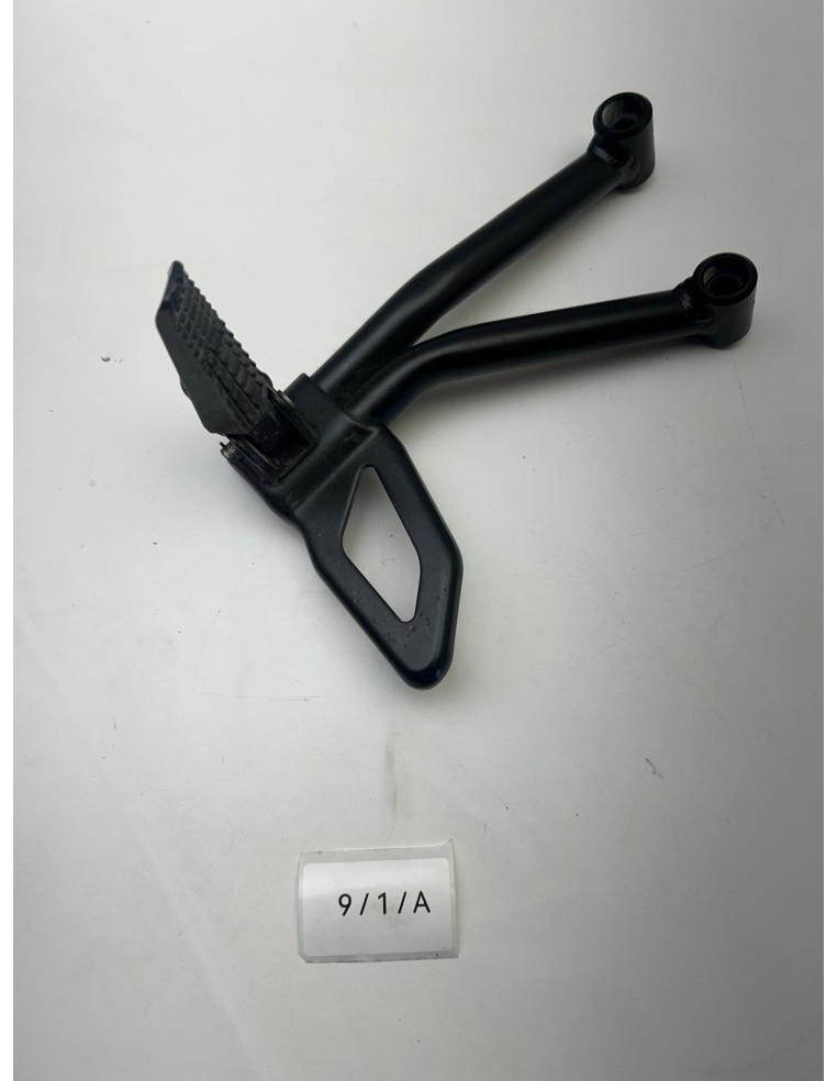 Support platine avec repose pied arrière gauche SUZUKI SV 650 2019 - 2025 4382018K00000 | Occasion - RALY