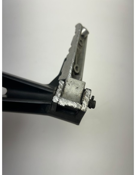 Platine de repose pieds arrière gauche origine YAMAHA FZ8 2011 - 2015