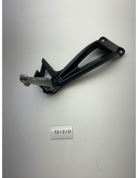 Platine de repose pieds arrière droit origine YAMAHA FZ8 / FZ 8 2011 - 2015