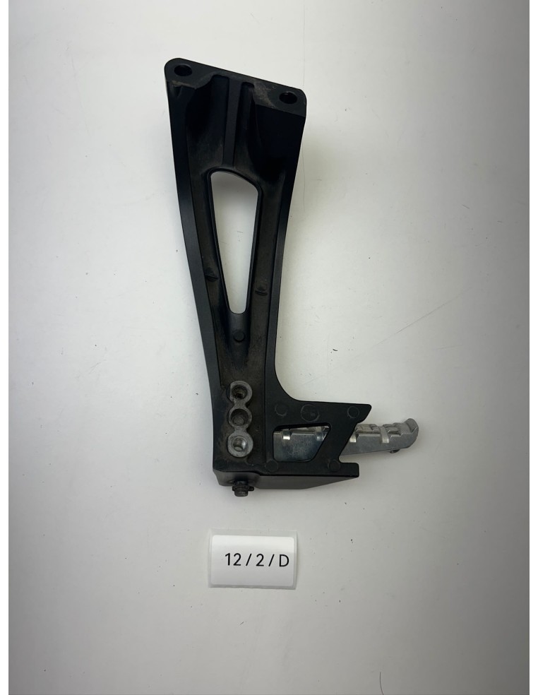 Platine de repose pieds arrière droit origine YAMAHA FZ8 / FZ 8 2011 - 2015