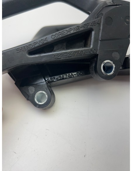 Paire de poignées passager YAMAHA FZ8  2011 - 2015
