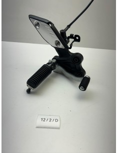 Platine de repose pieds avant droit origine YAMAHA FZ8 2011 - 2015 2
