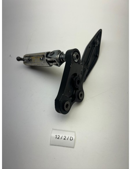 Platine de repose pieds avant gauche origine YAMAHA FZ8 2011 - 2015