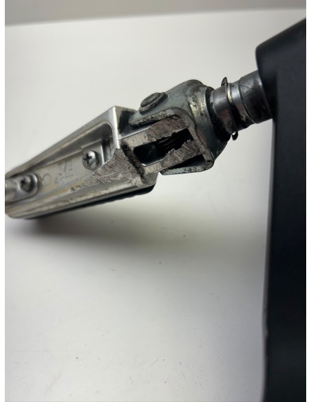 Platine de repose pieds avant gauche origine YAMAHA FZ8 2011 - 2015