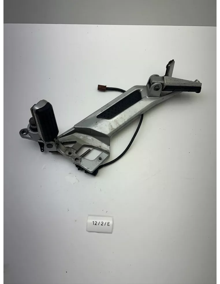 Platine de repose pieds avant et arrière droits origine YAMAHA FJR 1300 2006 - 2011