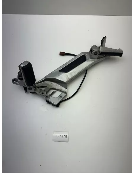 Platine de repose pieds avant et arrière droits origine YAMAHA FJR 1300 2006 - 2011