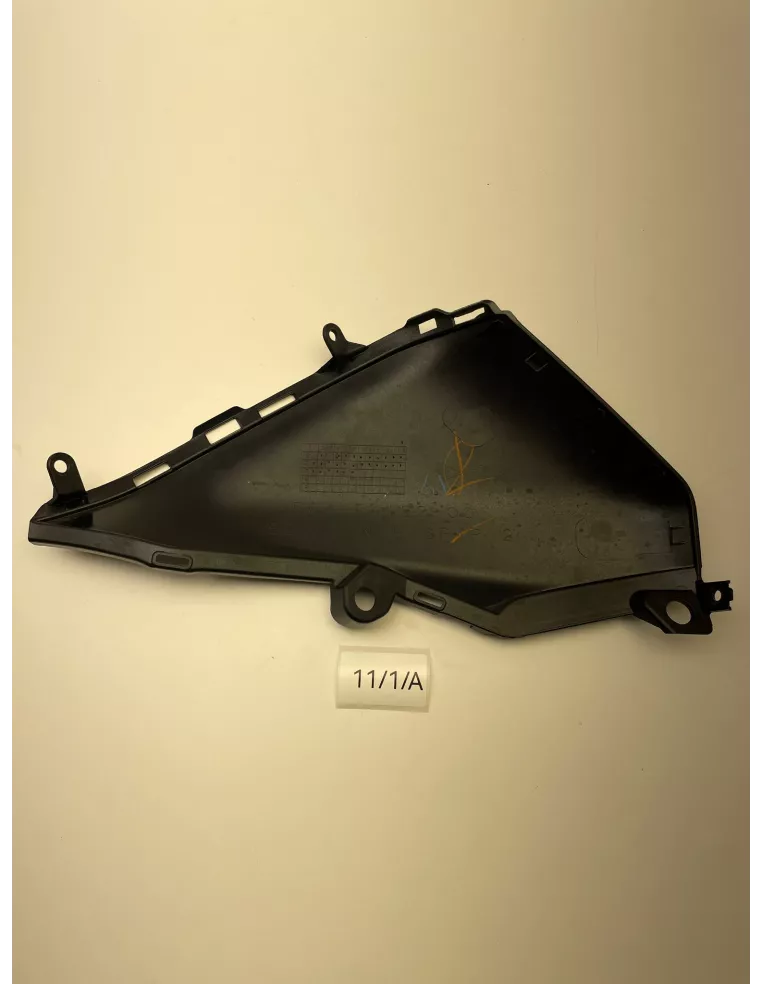 Carénage sous réservoir droit origine YAMAHA MT 03 2016 - 2019