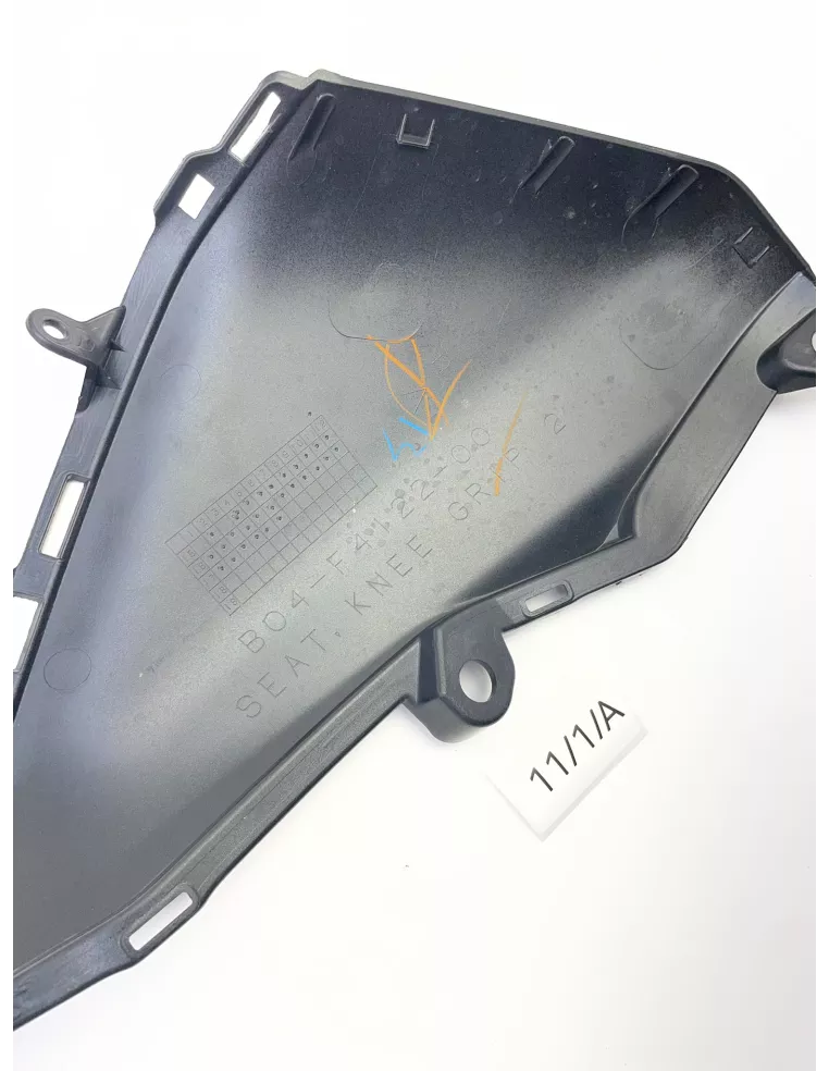 Carénage sous réservoir droit origine YAMAHA MT 03 2016 - 2019