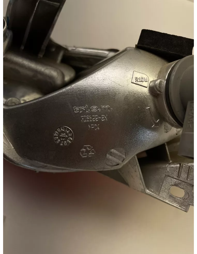 Feu arrière droit origine YAMAHA XMAX 125 2014 - 2017
