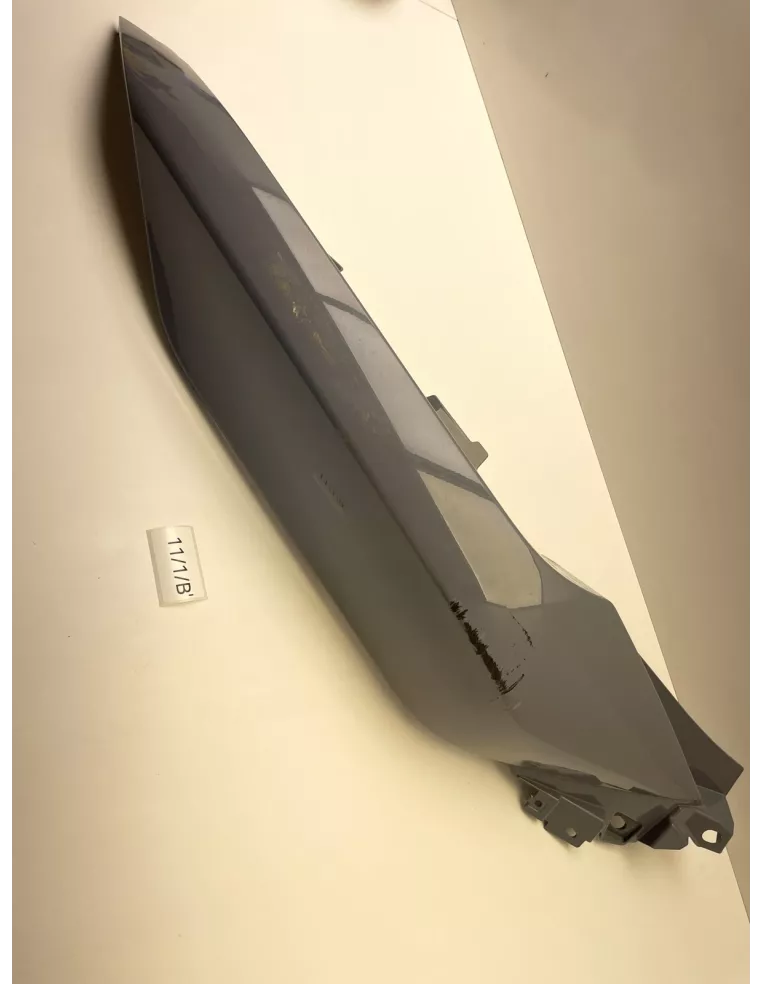 Flanc de selle droit origine YAMAHA 300 TRICITY 2020 - 2025
