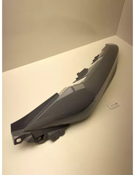 Flanc de selle gauche origine YAMAHA 300 TRICITY 2020 - 2025