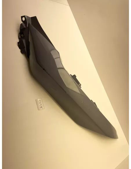 Flanc de selle gauche origine YAMAHA 300 TRICITY 2020 - 2025