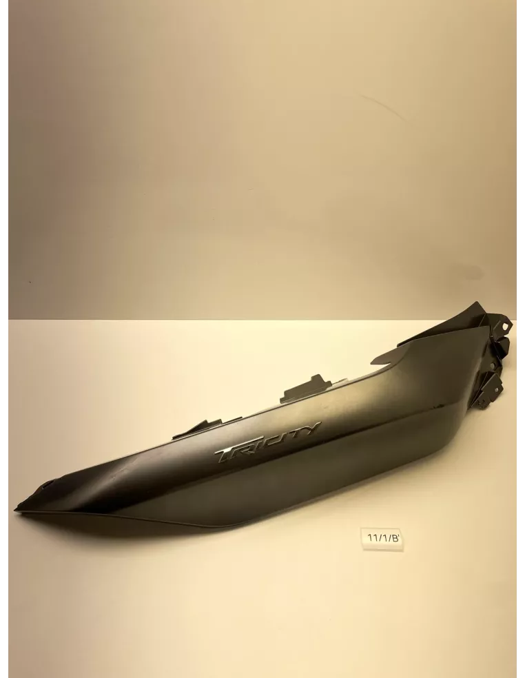 Flanc de selle gauche origine YAMAHA 300 TRICITY 2020 - 2025