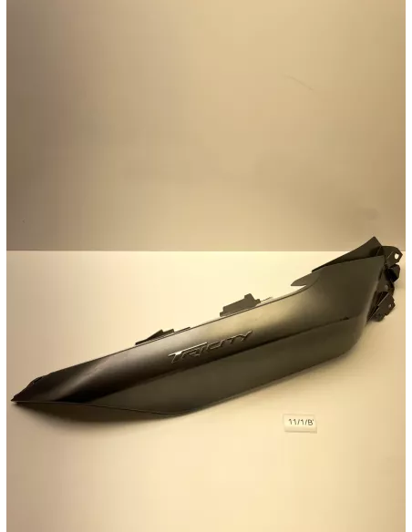 Flanc de selle gauche origine YAMAHA 300 TRICITY 2020 - 2025