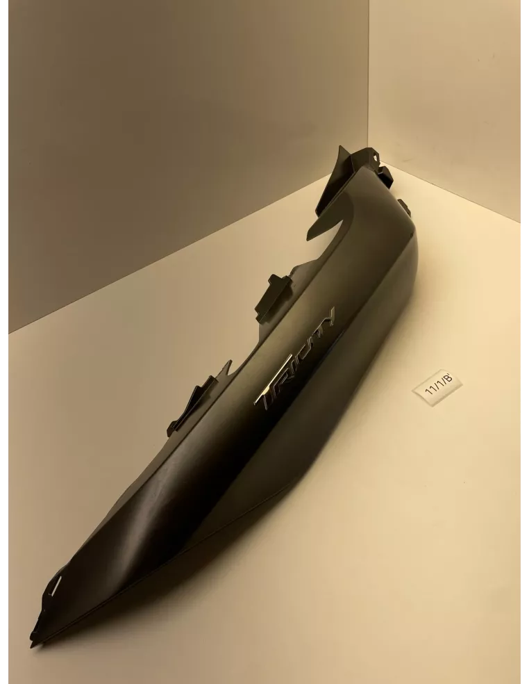 Flanc de selle gauche origine YAMAHA 300 TRICITY 2020 - 2025